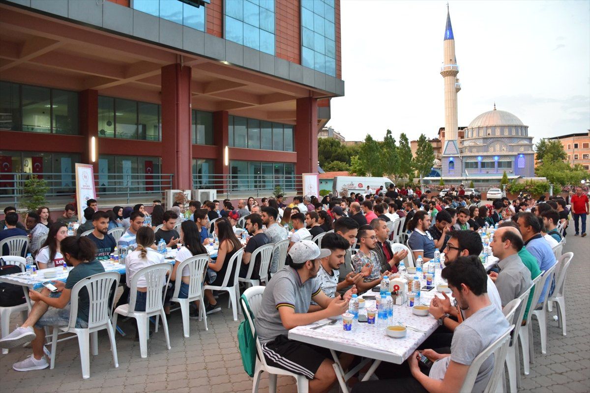Turgutlu\'da üniversiteli gençler için iftar programı