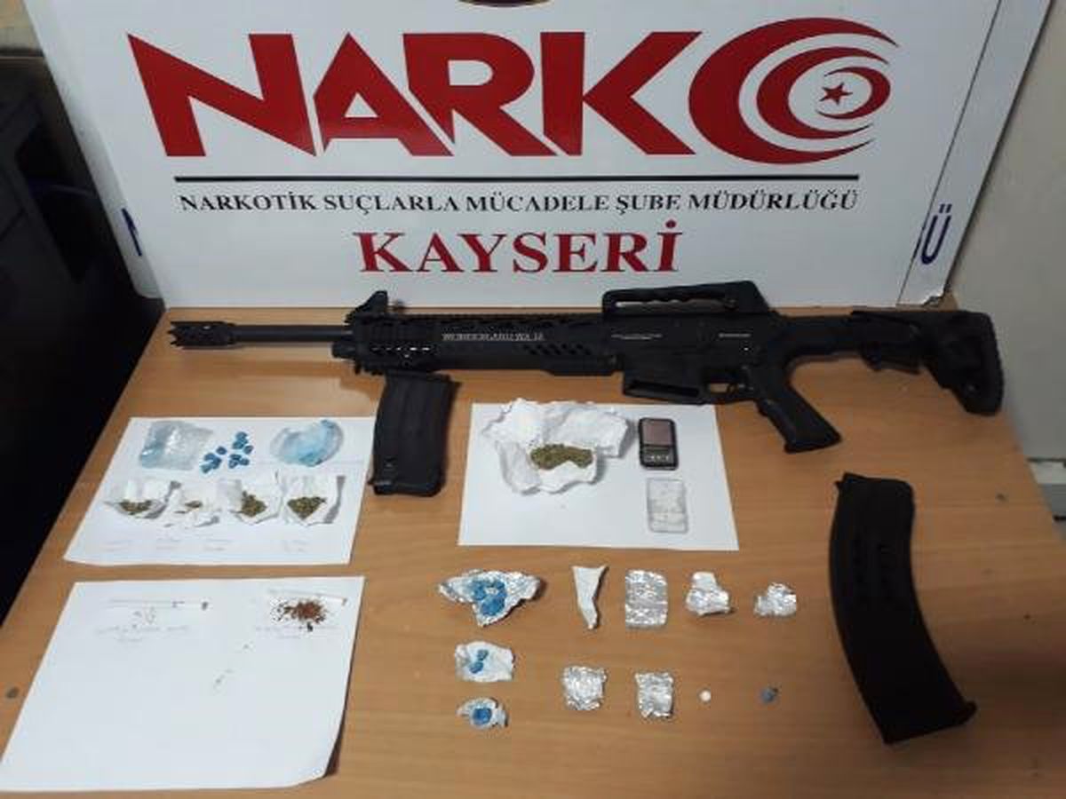 Uyuşturucu operasyonunda baba- oğul gözaltına alındı