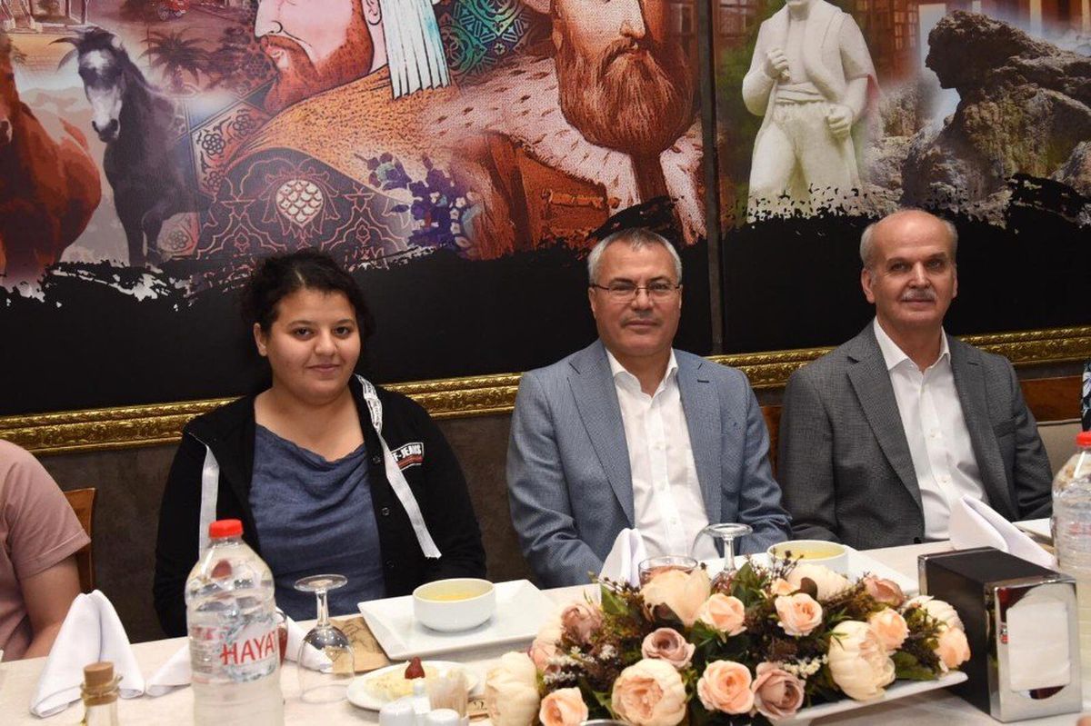 Vali Deniz, yabancı öğrencilerle iftar yaptı