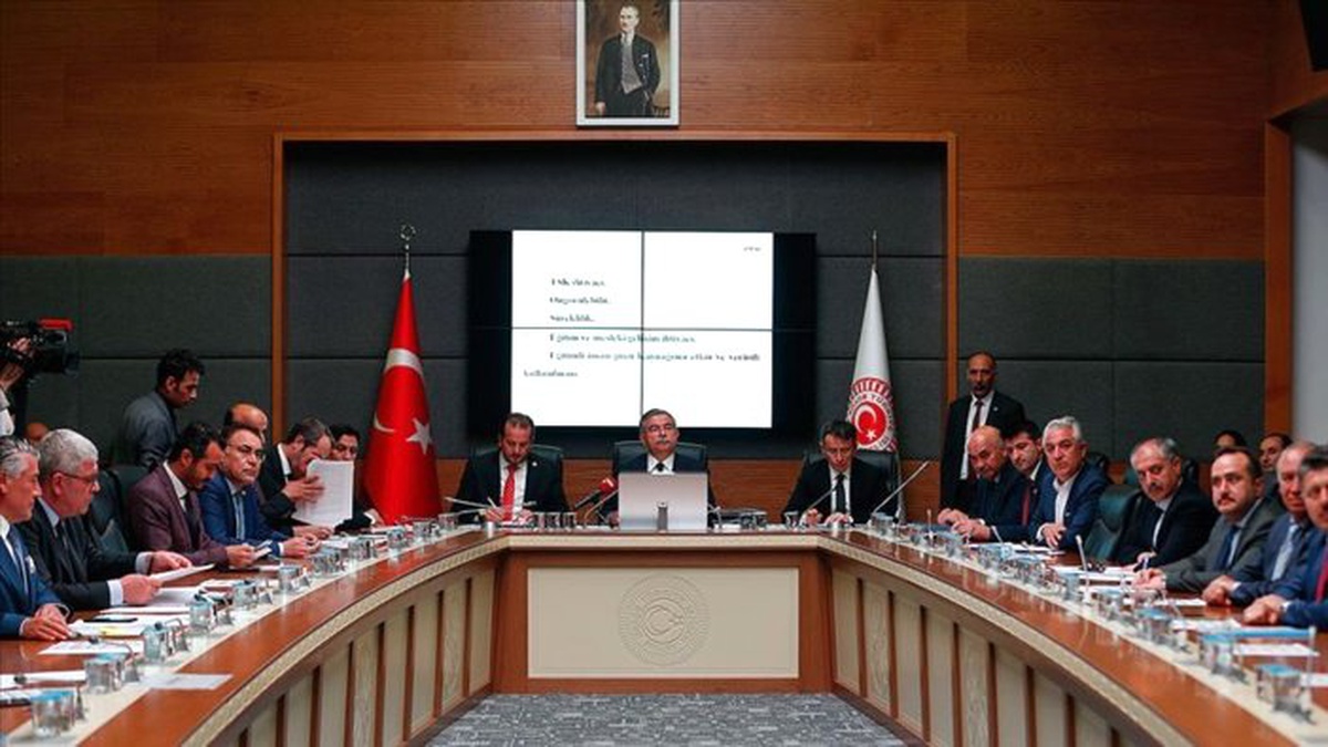 Yeni askerlik sistemi komisyondan geçti