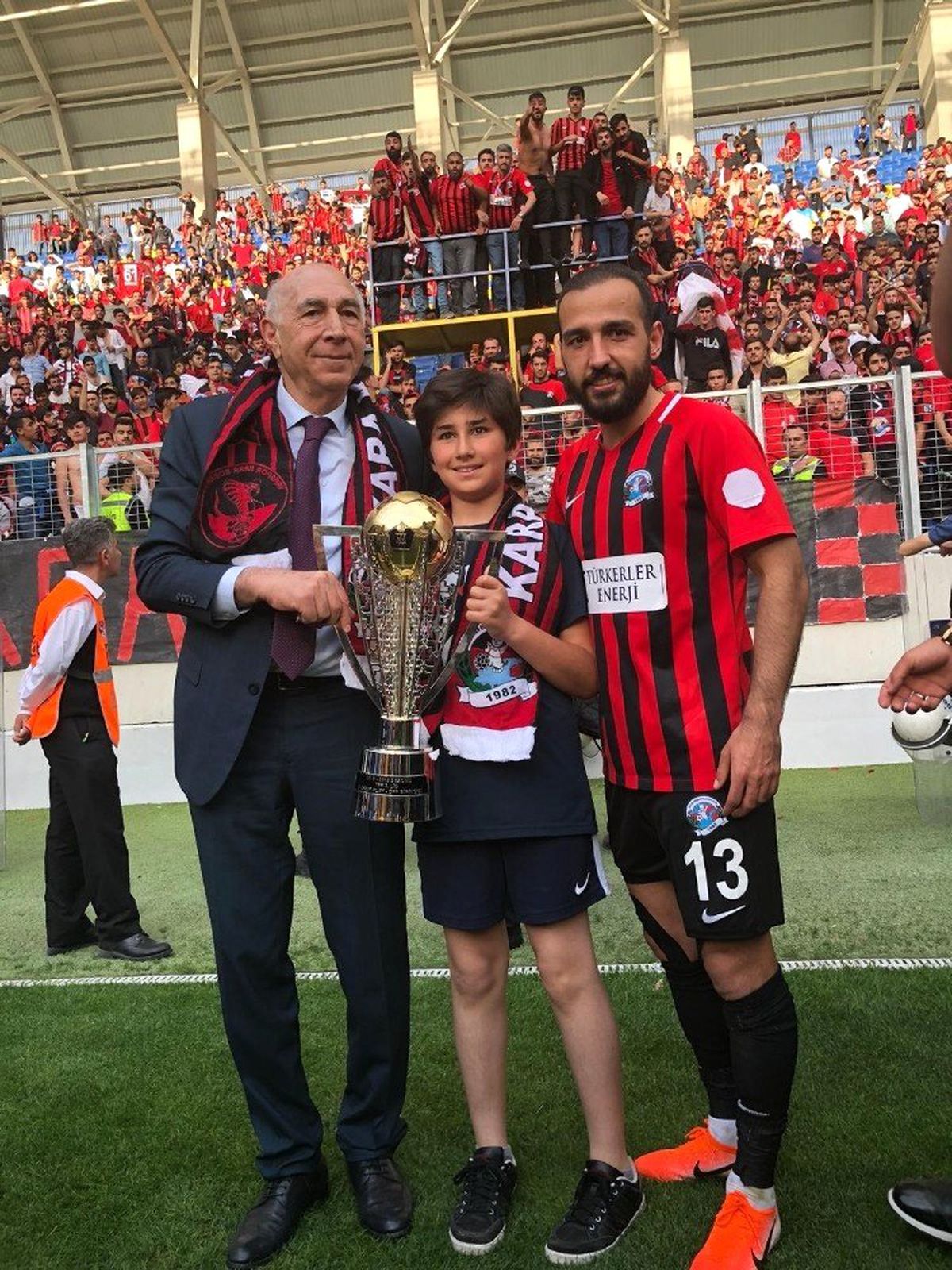 AK Partili Kartal\'dan 2. Lige yükselen Van Büyükşehir Belediyespor\'a tebrik mesajı