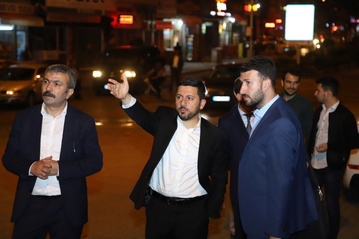 Belediye Başkanı Rasim Arı\'nın gece mesaisi