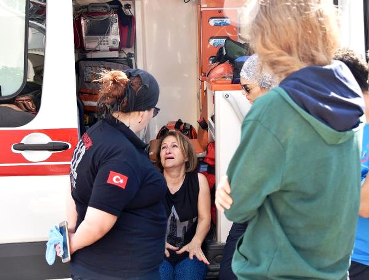 Buzdolabı alev aldı, 12 katlı bina tahliye edildi