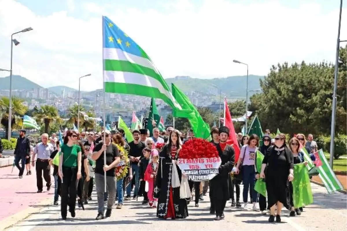 Çerkez sürgünü için denize karanfil bıraktılar