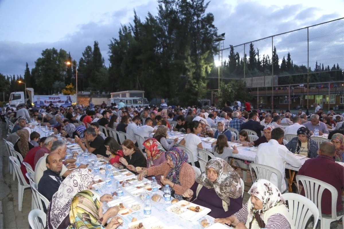 Efeler Belediyesinin iftar buluşmaları İstiklal \'de devam etti