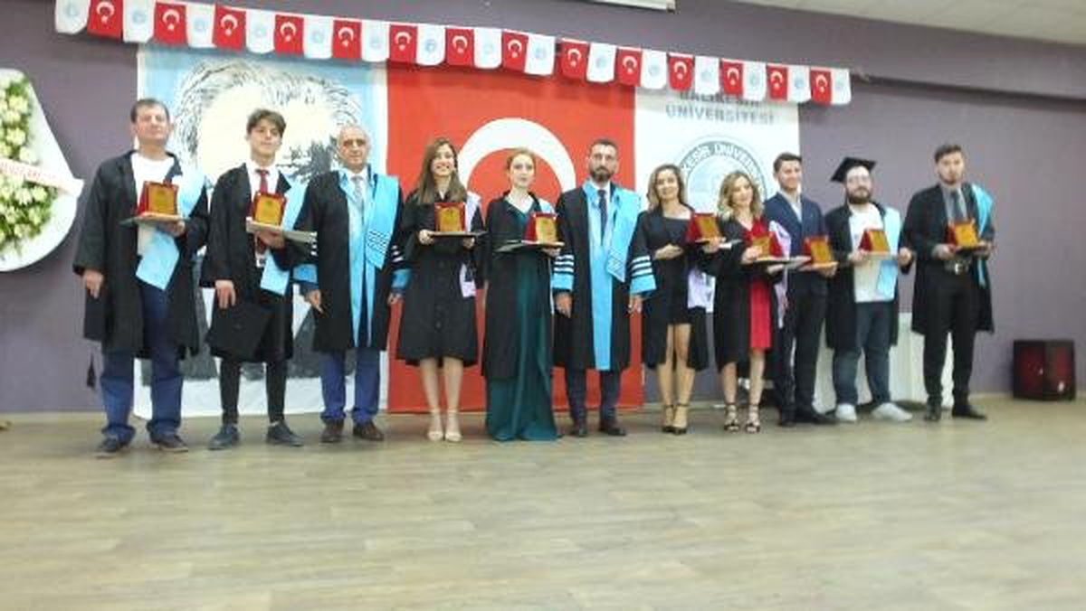 Emeklilikte ikinci üniversiteyi bitirdi, bölüm birincisi oldu