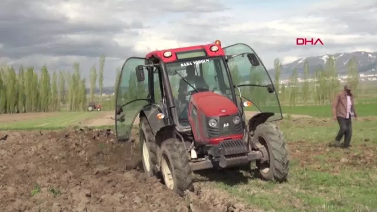 ERZURUM Tarlasını sürdüğü traktörün arkasındaki pulluğa 5 bin yıllık tarih takıldı