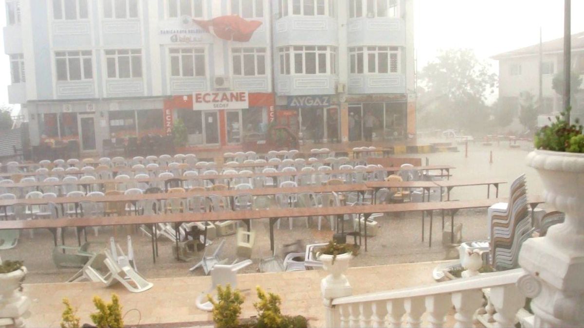 Fırtınalı havada iftar