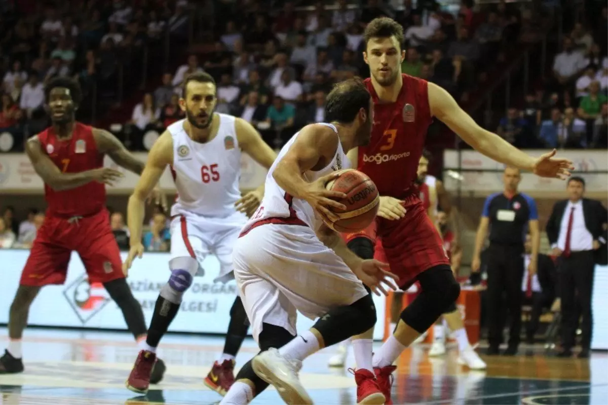 Gaziantep Basketbol seriyi eşitledi