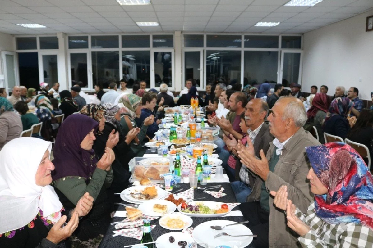 Gediz\'de şehit yakınları ve gazilere iftar