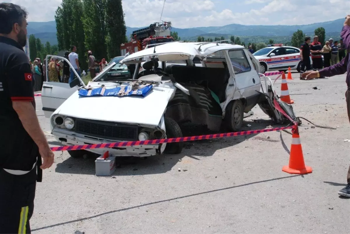 Gediz\'de trafik kazası: 2 ölü, 2 yaralı