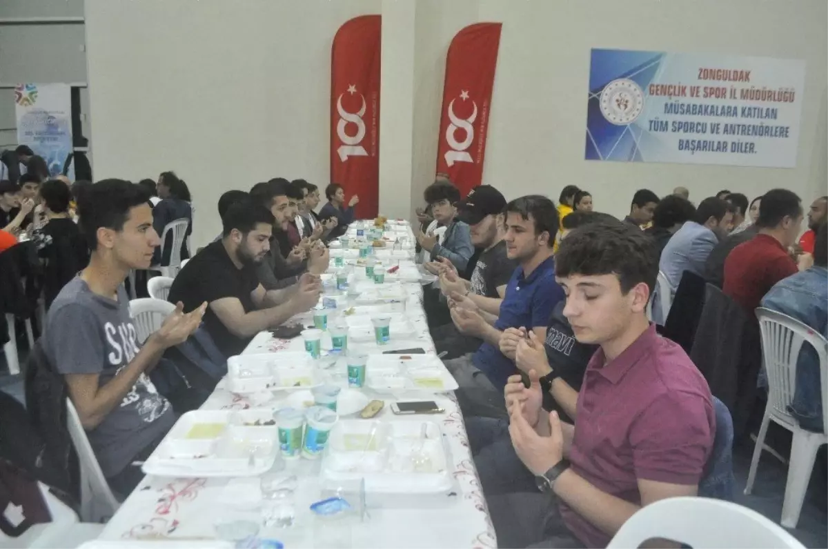 Gençlikspor\'dan iftar programı