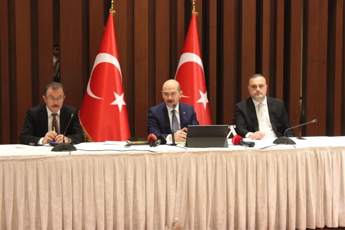 İçişleri Bakanı Süleyman Soylu, Eyüp\'te muhtarlarla buluştu