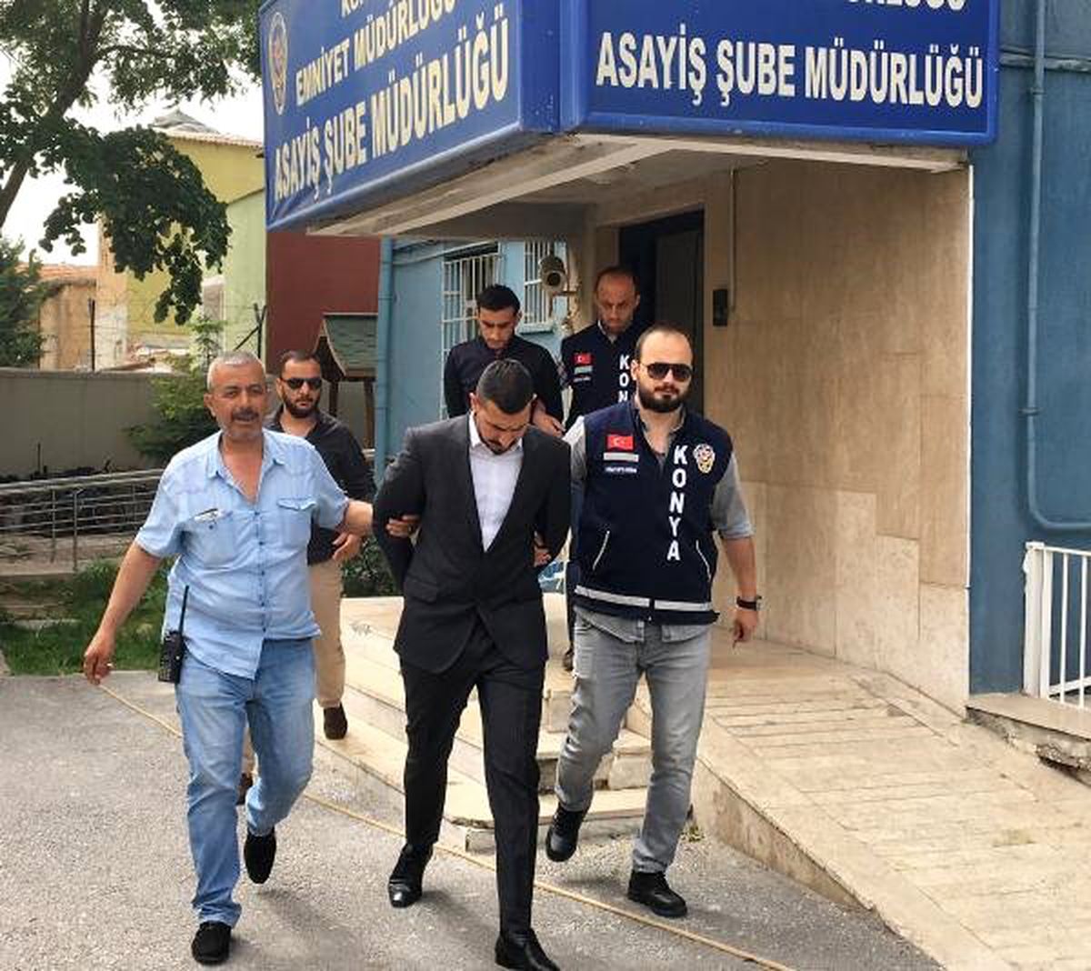 İntihar ettiğini söyledikleri arkadaşlarını öldürmekten yargılanacaklar