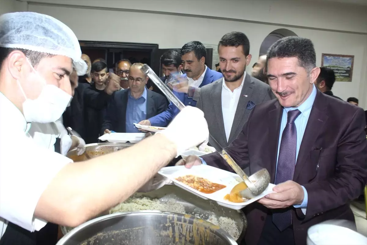 Milletvekili Çelebi iftarını vatandaşlarla açtı