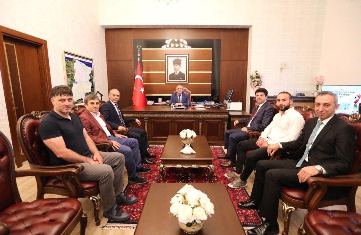 Öğrenciler ile dolmuşçular arasındaki kavga valilikte sona erdi