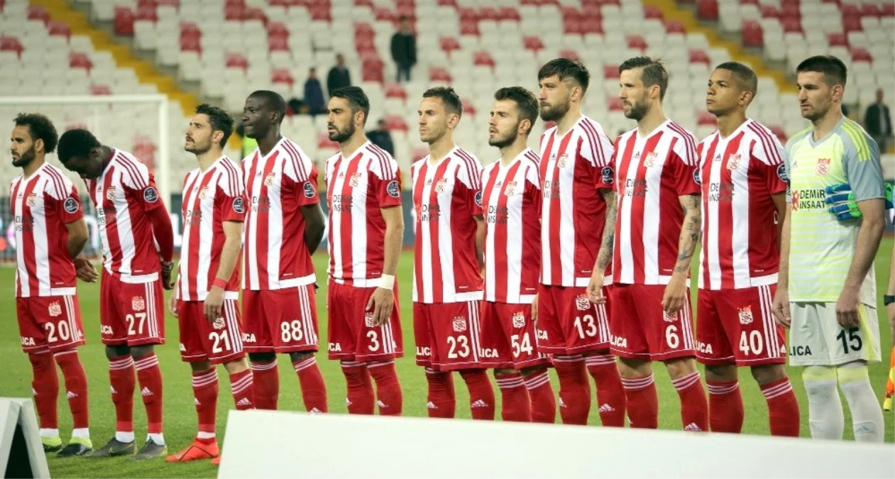 Sivasspor\'da 12 futbolcunun sözleşmesi bitiyor