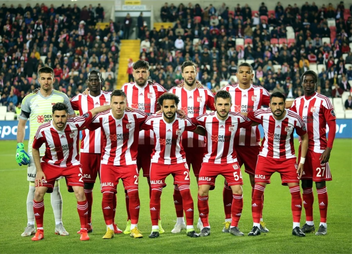 Sivasspor\'da 12 futbolcunun sözleşmesi bitiyor