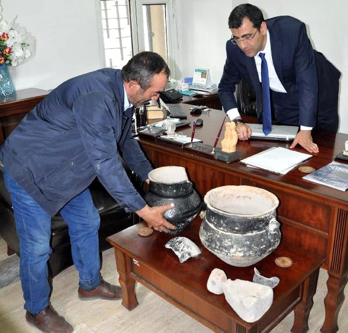 Tarlasını sürerken pulluk, 5 bin yıllık tarihe takıldı