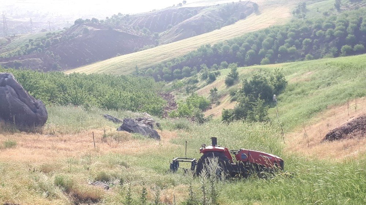 Traktörden düşen sürücü hayatını kaybetti