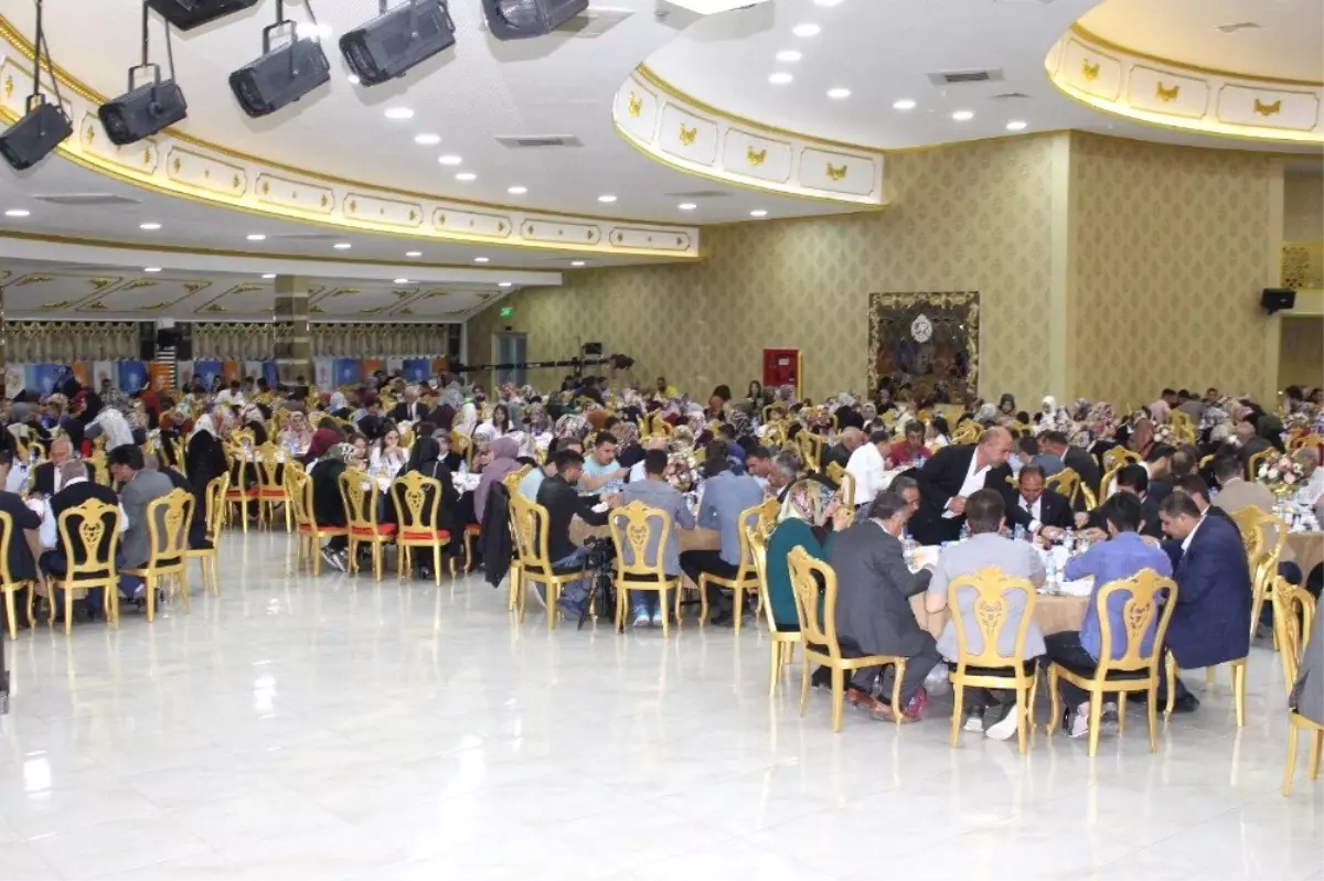 Van\'da AK Parti\'den iftar programı