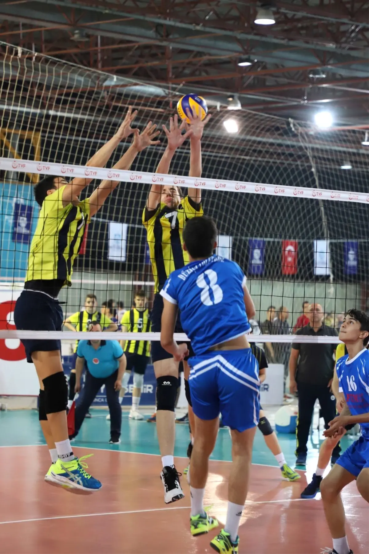 Voleybolda Küçüklerin Final Heyecanı