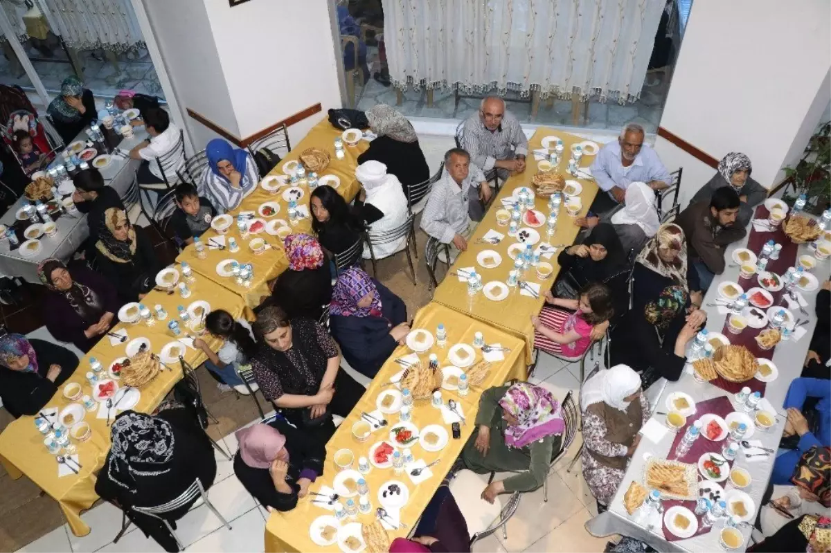 Yetimler Kervanından geleneksel iftar yemeği