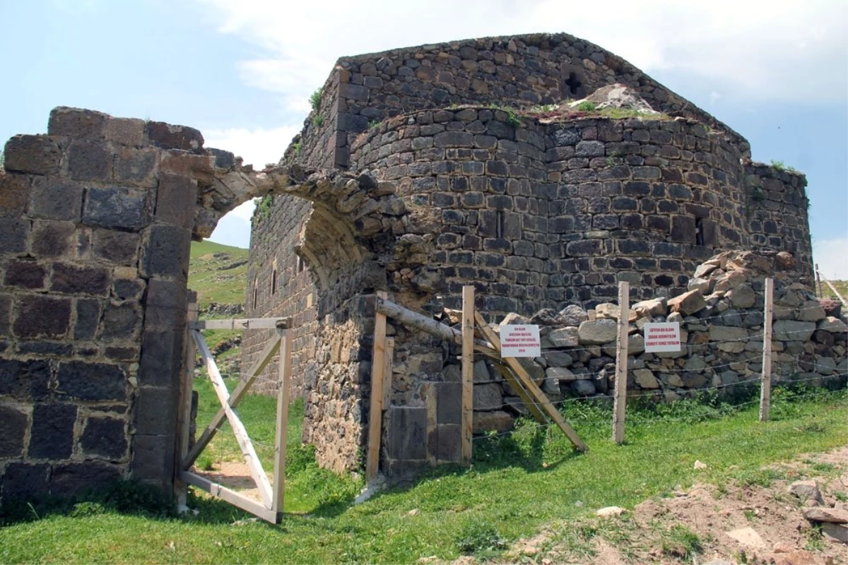 169 yıldır restore edilmeden ayakta duruyor