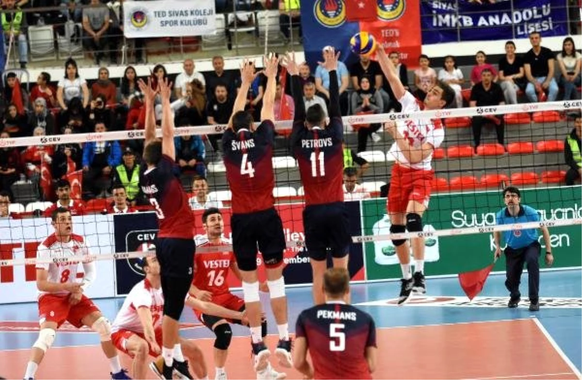 A Milli Erkek Voleybol takımı galibiyetle başladı