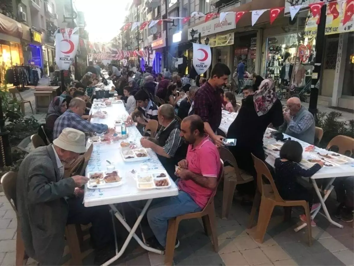 AK Parti\'den Kemalpaşa\'da iftar programı