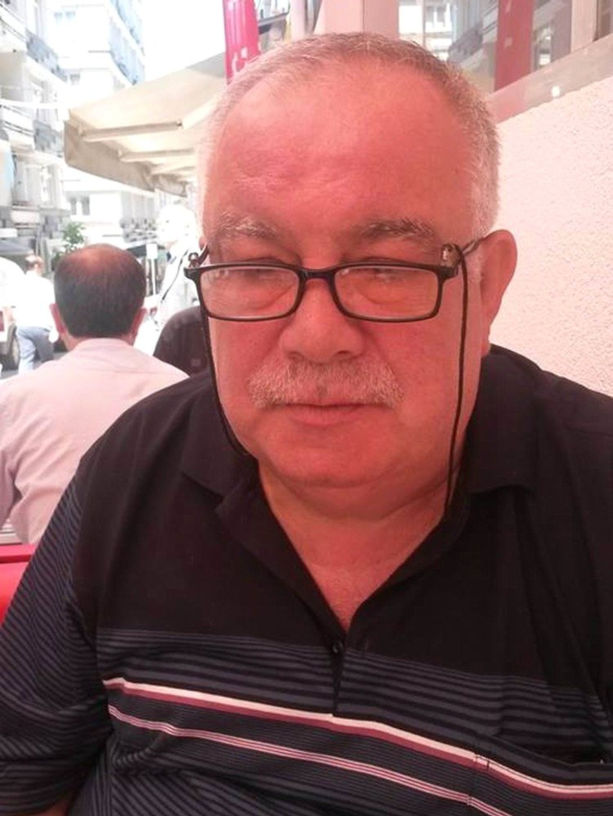 Arkadaşından yardım isteyip sokak ortasında öldü