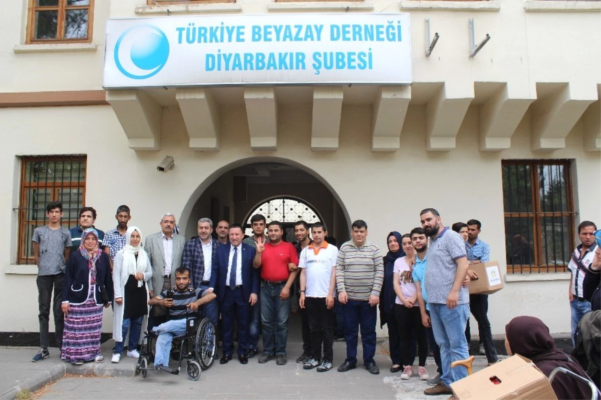 Başkan Beyoğlu\'ndan engelli vatandaşlara gıda yardımı