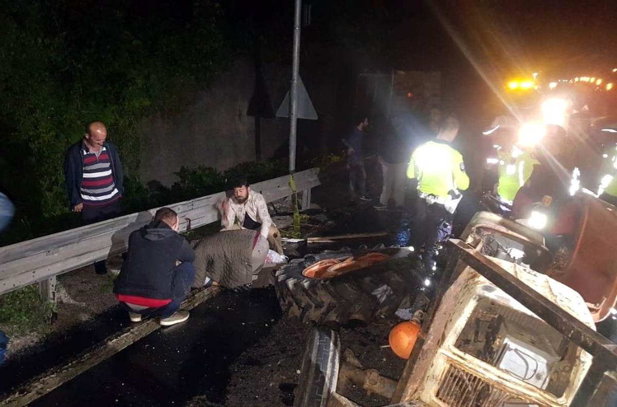 Bolu Dağı\'nda otobüs traktöre çarptı: 1 ölü, 13 yaralı