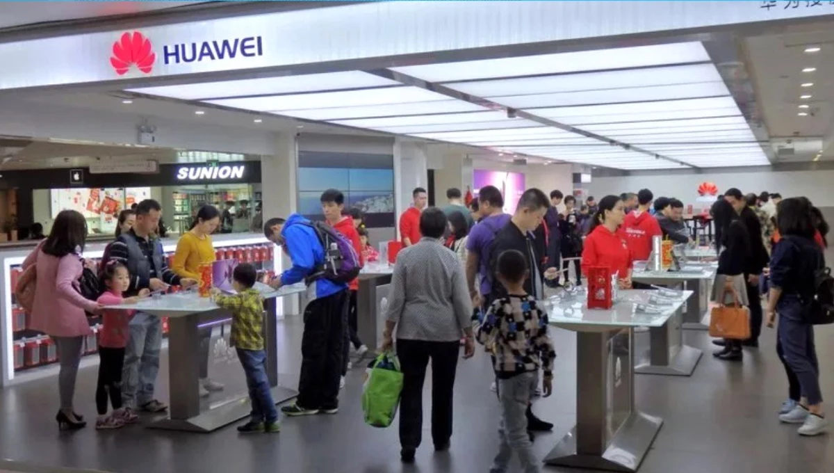 Çin\'de Huawei Marka Cep Telefonların Satışında Yüzde 130\'luk Artış Oldu