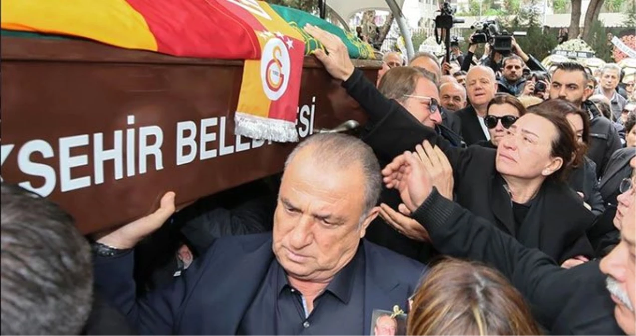 Demet Akbağ, Galatasaray\'ın Şampiyonluk Kutlamalarına Katıldı