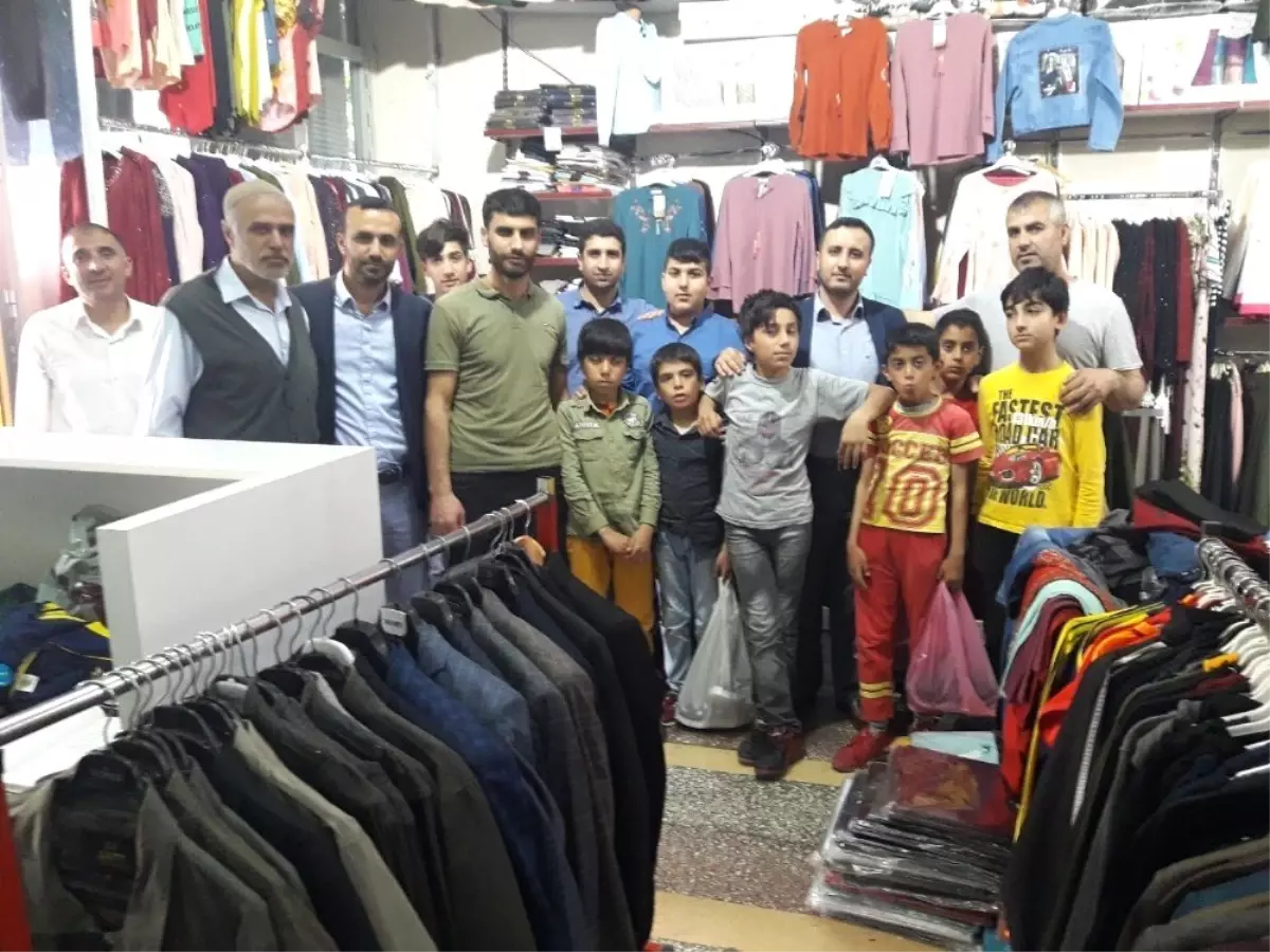 Dicle\'de 436 çocuğa bayramlık giysi hediye edildi