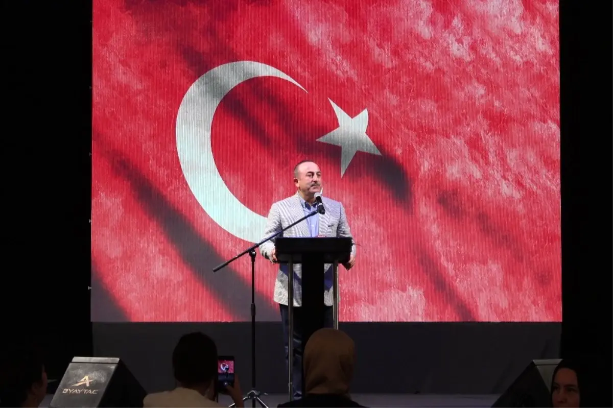 Dışişleri Bakanı Çavuşoğlu, şehit yakınlarıyla iftarda bir araya geldi