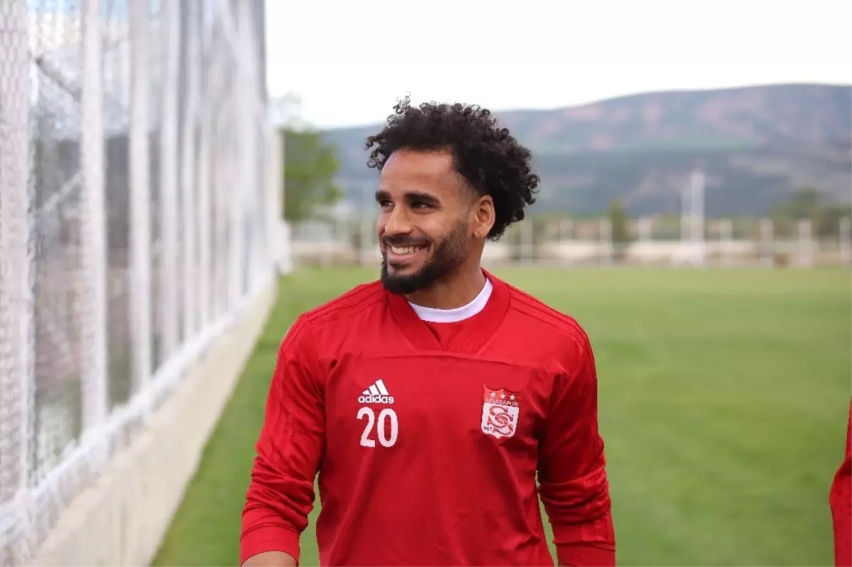 Douglas Sivasspor\'a veda etti