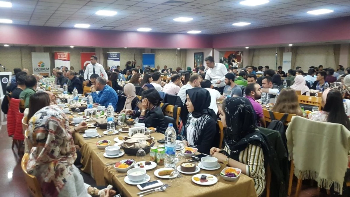 Eğitim Bir-Sen\'den öğrencilere iftar