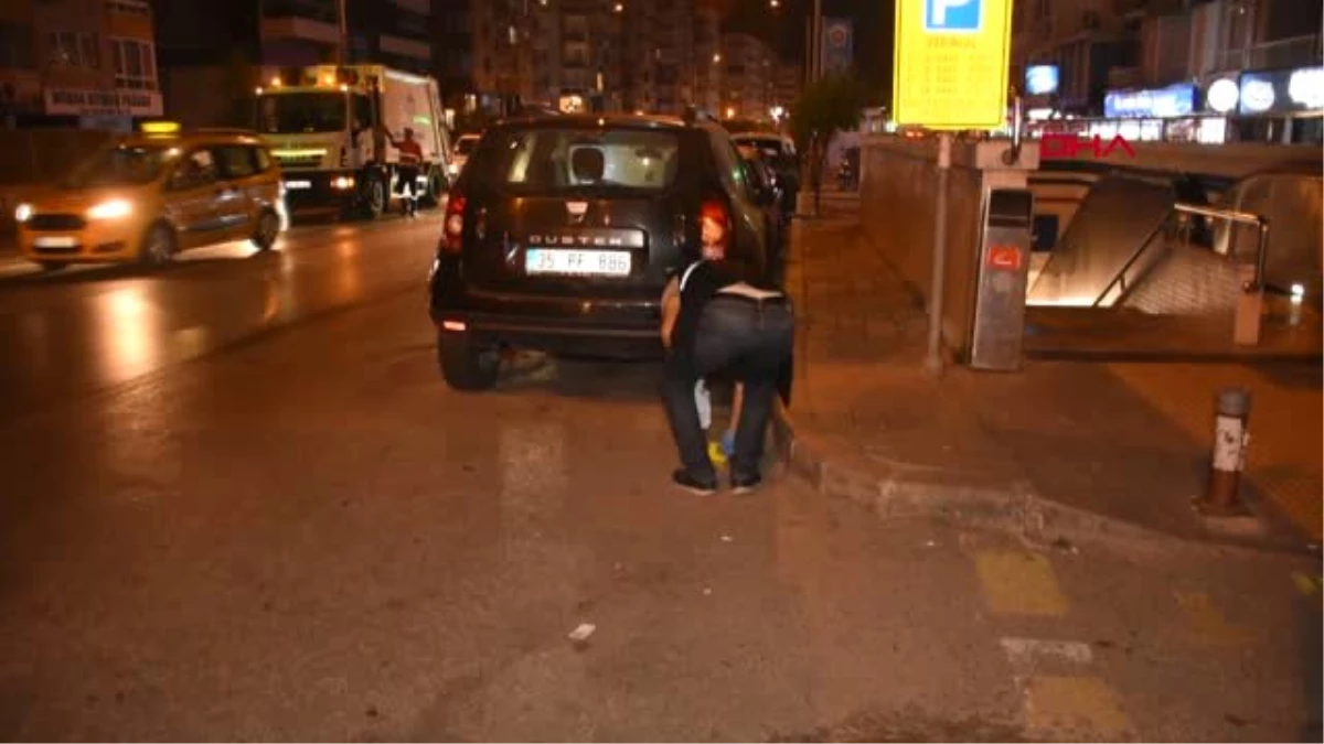 İzmir\'de otomobile ateş açıldı: Baba-oğul yaralı