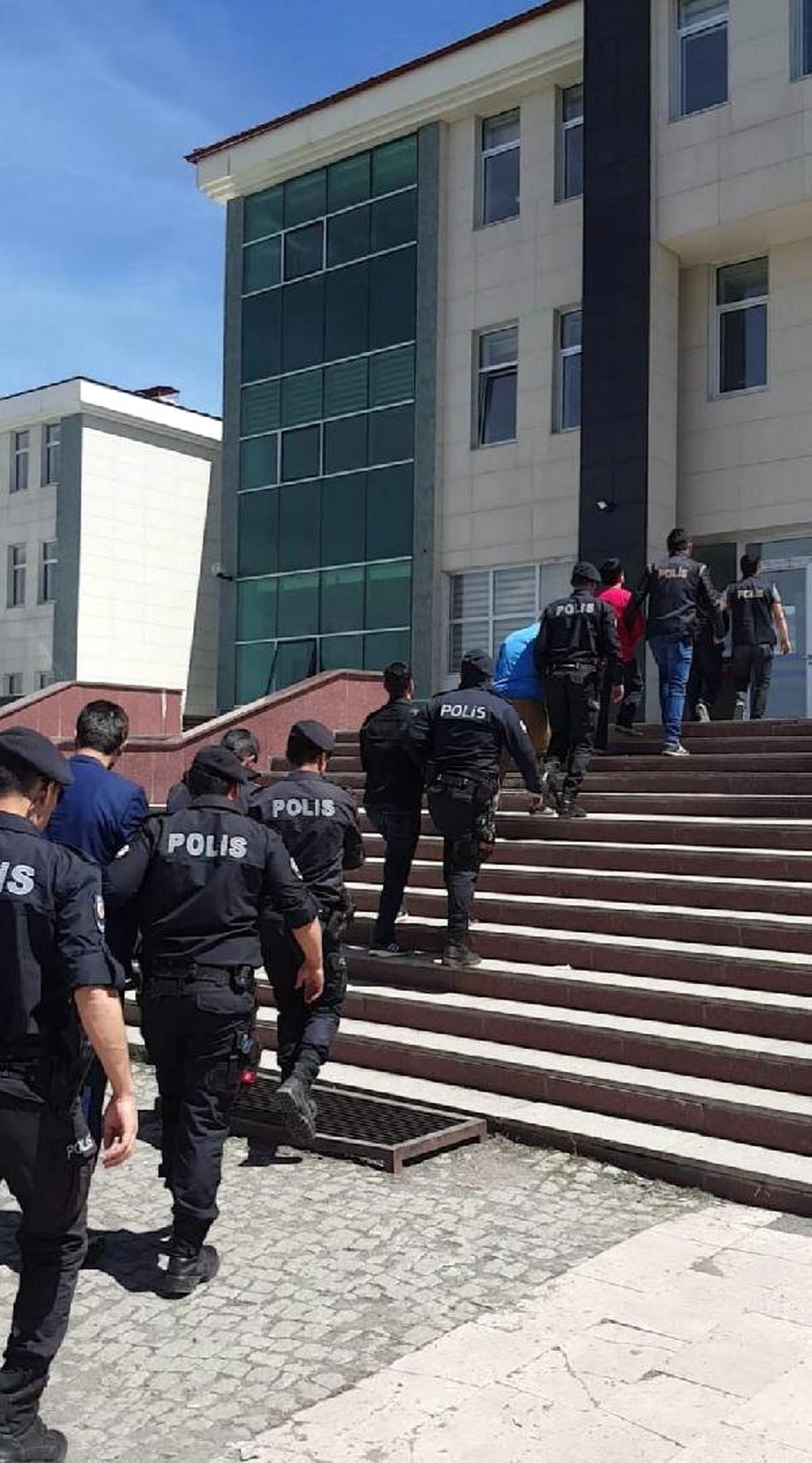 Kars\'ta FETÖ\'den gözaltına alınan 5 asker tutuklandı