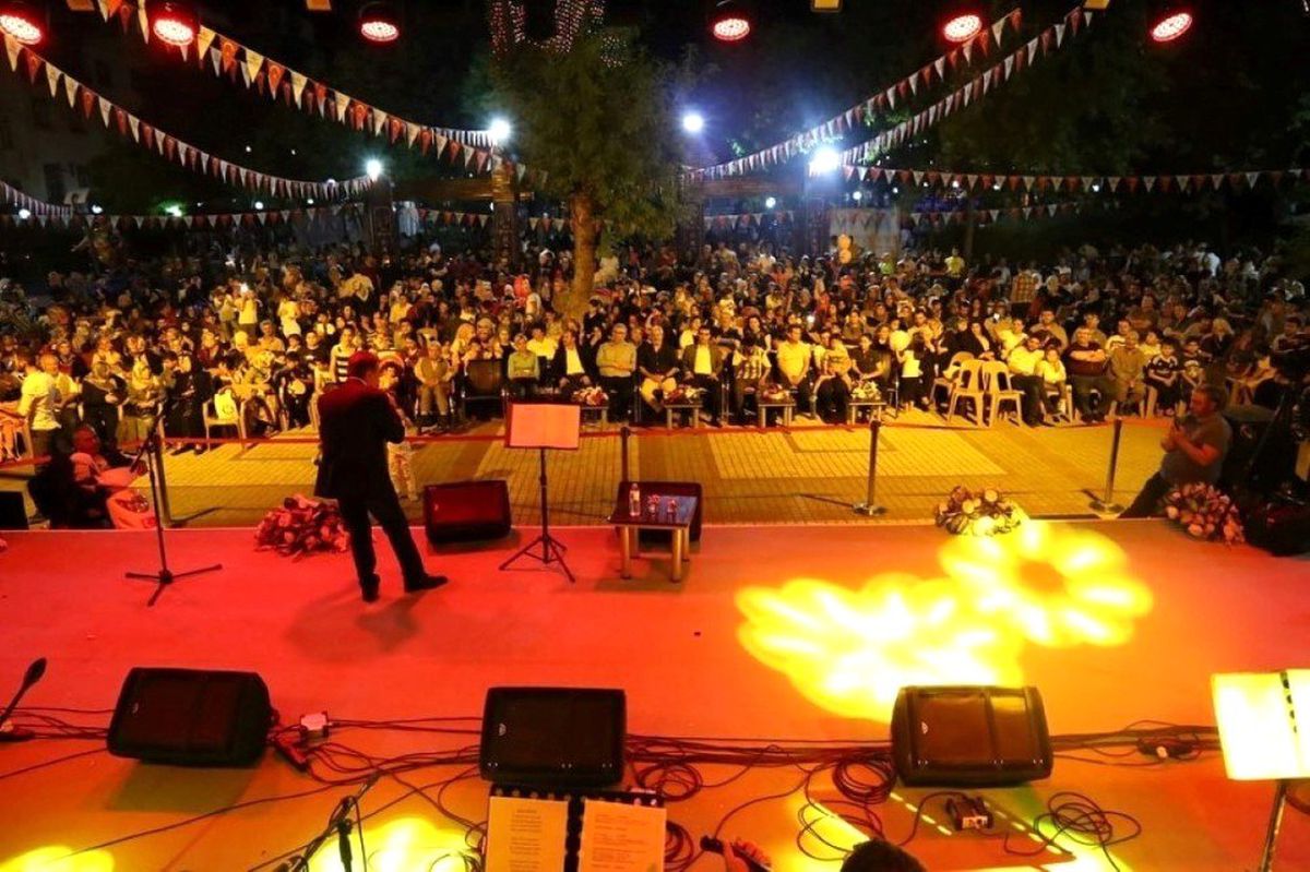 Onur Sarıgül hayranlarıyla buluştu