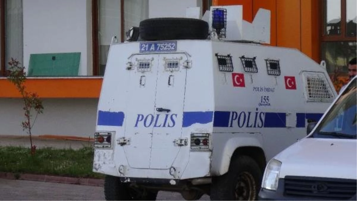 Polis, kadın meslektaşını öldürdü