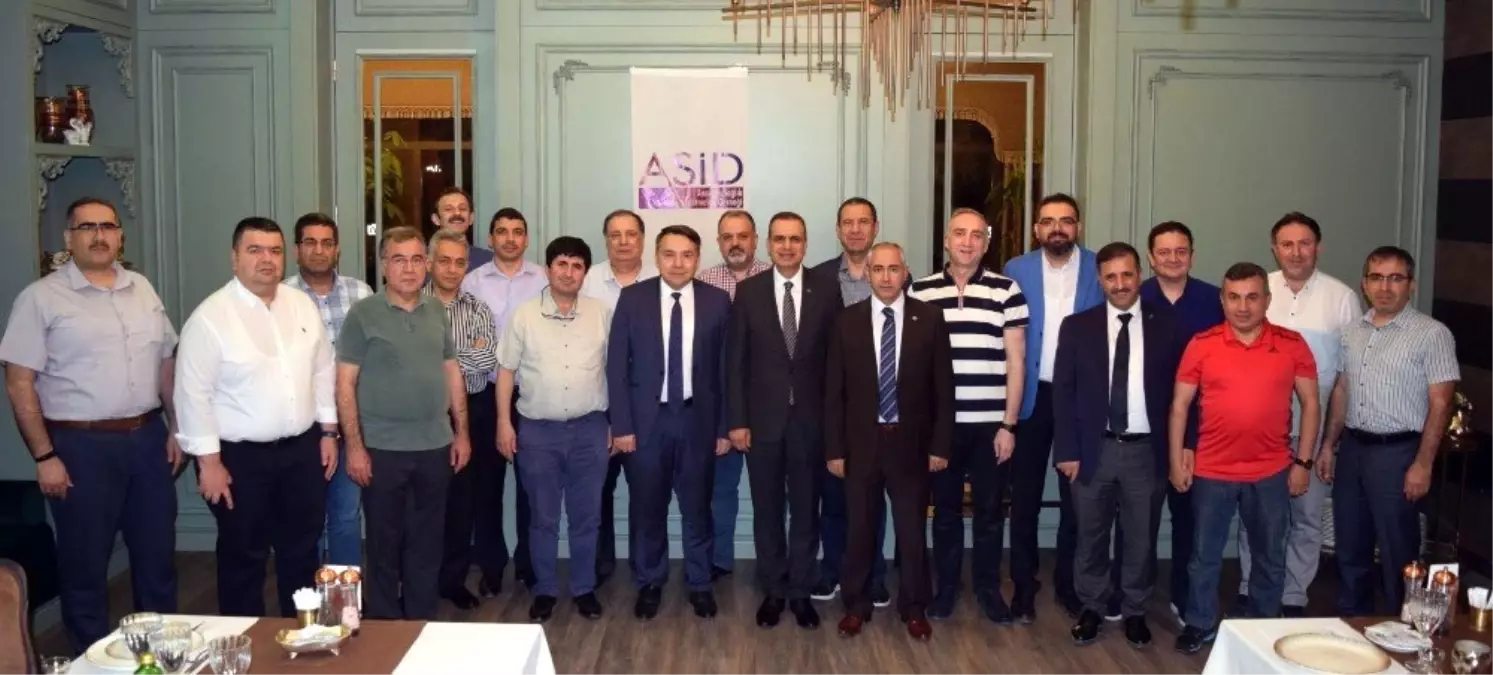 Sağlık sektörü yöneticileri ASİD\'in iftarında bir araya geldi
