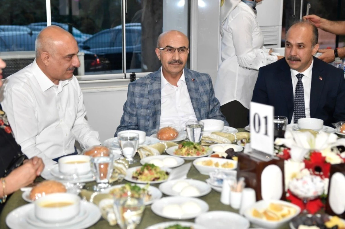 Şehit aileleri iftarda buluştu