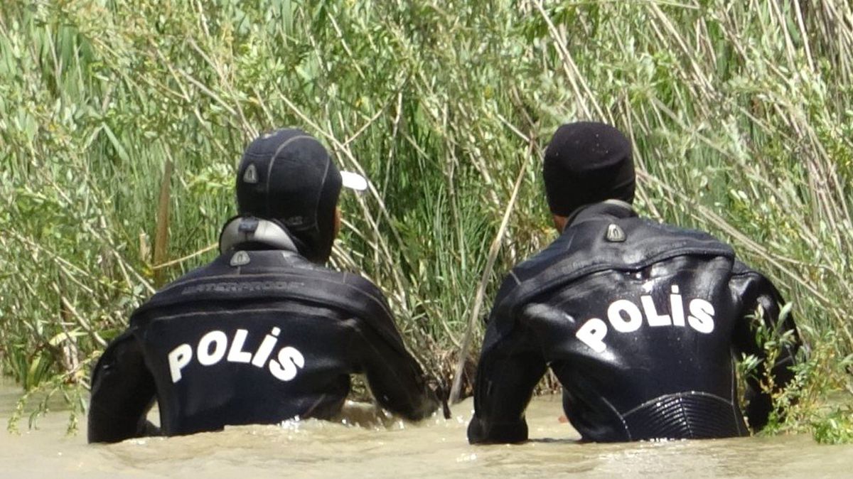 Suya düşen genci arama çalışmaları devam ediyor