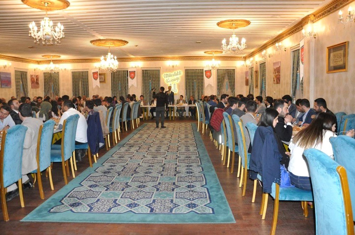Türk Hukuk Enstitüsünden iftar yemeği