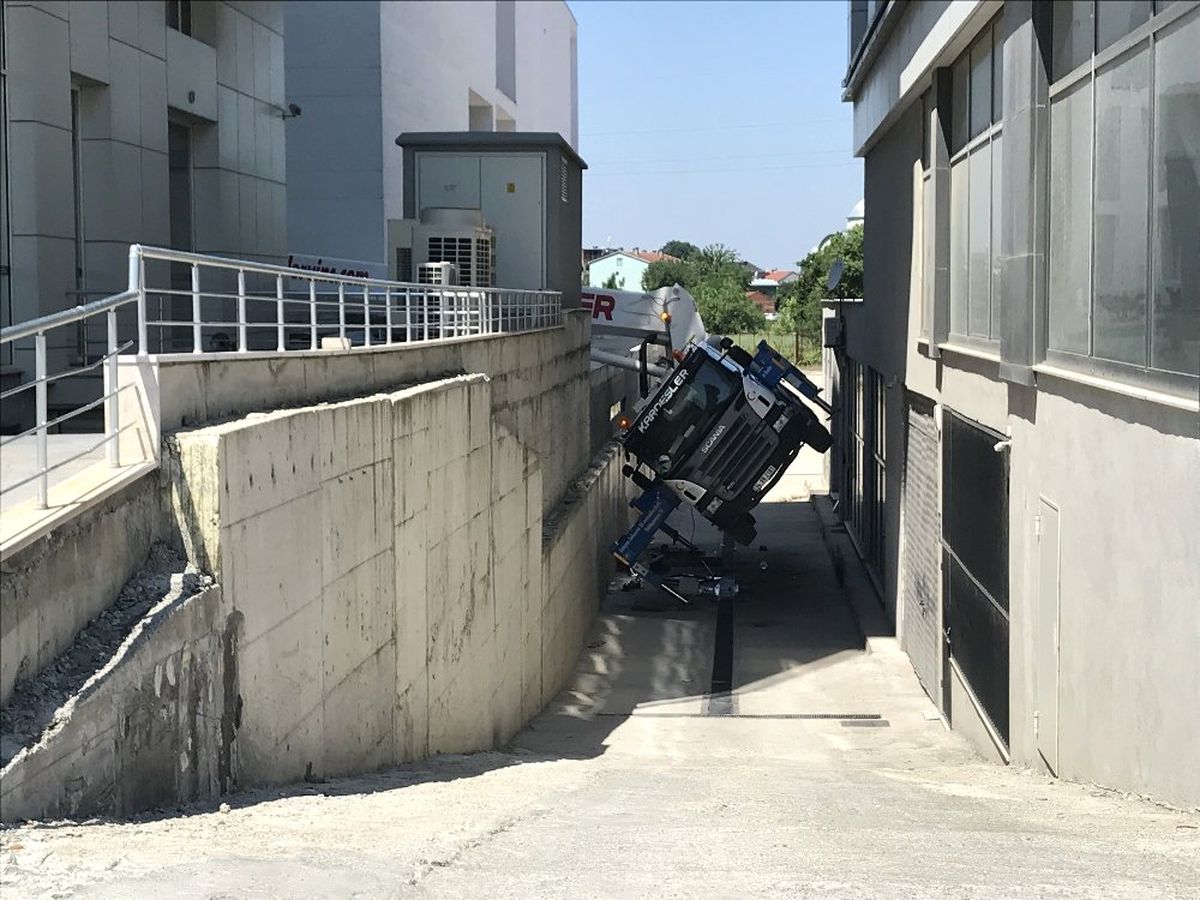 2 kişiye mezar olan vincin operatörü tutuklandı