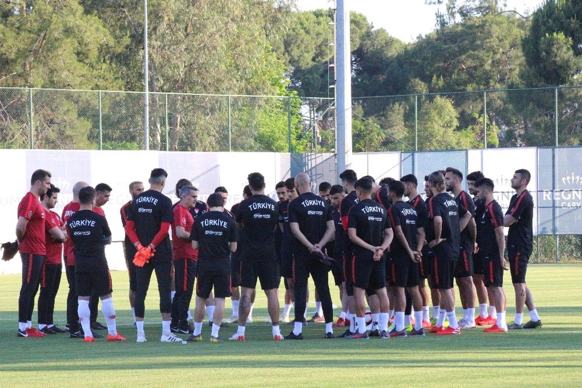 A Milli Takım, Antalya kampında ilk antrenmana çıktı