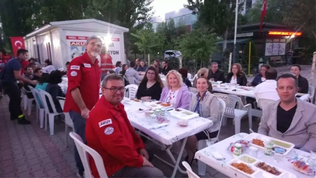 AKUT Eskişehir gönüllüleri geleneksel iftarda buluştu